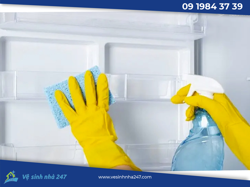 xịt khử mùi bao gồm trong dịch vụ vệ sinh tủ lạnh